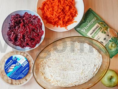 Salotas „Silkė po kailiu su obuoliu“ Žingsnis 1