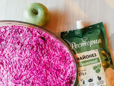 Salotas „Silkė po kailiu su obuoliu“ Žingsnis 5