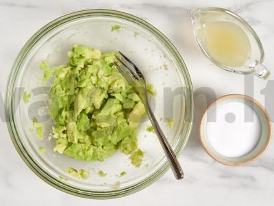 Avokado ir sūrio įdarytos tartaletės Žingsnis 4