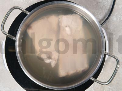 Kopūstų sriuba su kiaulienos šonkauliais Žingsnis 1