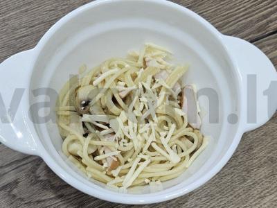 Makaronai su karpačiu, sūriu ir grybais pagrindine nuotrauka