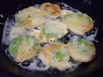 Žalios pomidorai tešloje su grietine Žingsnis 4