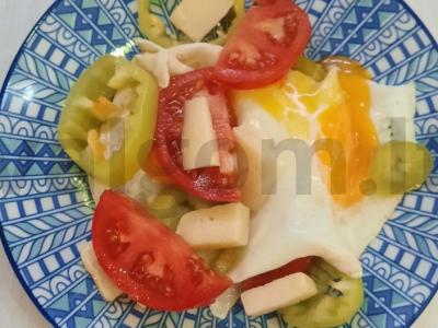 Kiaušinienė su pomidoru, sūriu ir pipirais Žingsnis 6