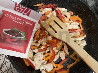 Kviečių makaronai su mėsa ir daržovėmis teriyaki padaže Žingsnis 3