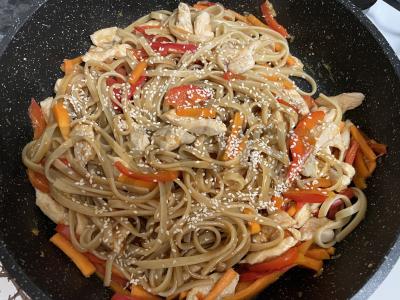 Kviečių makaronai su mėsa ir daržovėmis teriyaki padaže Žingsnis 6