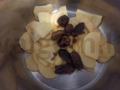 Šviežių obuolių ir džiovintų datulių kompotas Žingsnis 2