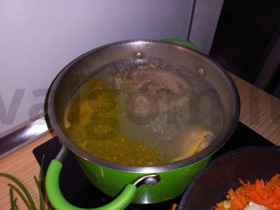 Borsčas vištienos sultinyje Žingsnis 1