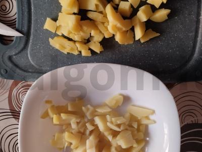 Menkių kepenėlių salotos su žirneliais ir kiaušiniu Žingsnis 3