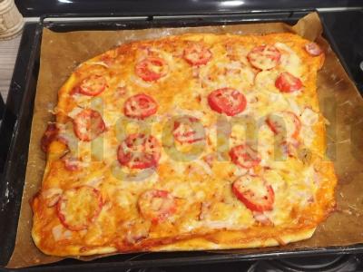 Pica su rūkytomis šoninėmis ir vištienos filė pagrindine nuotrauka