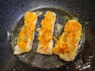 Žuvies filė su daržovėmis po sūriu Žingsnis 9