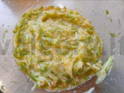 Cukinijų blynai su dešra ir sūriu Žingsnis 3