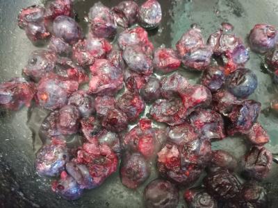 Kepti antis kojos su mėlynių padažu Žingsnis 4