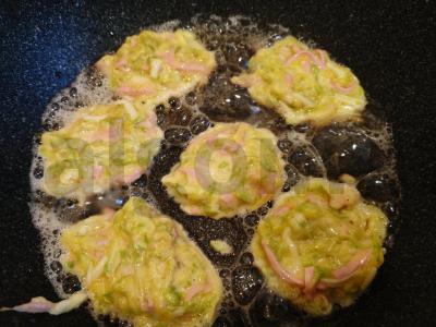 Cukinijų blynai su dešra ir sūriu Žingsnis 9