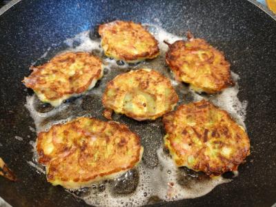 Cukinijų blynai su dešra ir sūriu Žingsnis 10