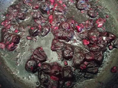 Kepti antis kojos su mėlynių padažu Žingsnis 8