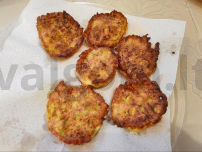 Cukinijų blynai su dešra ir sūriu Žingsnis 11