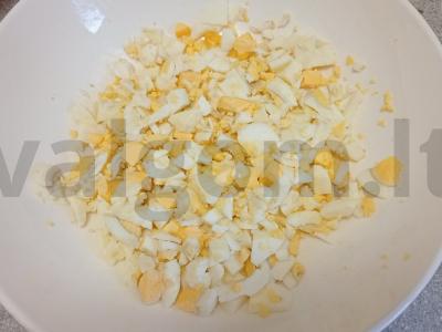 Žieminis salotas su žaliais žirneliais Žingsnis 1