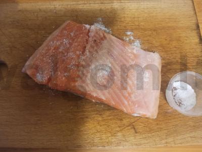 Sūdyta lašiša su žolelėmis Žingsnis 1