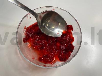 Rožinė spanguolių ir šaltalankių arbata Žingsnis 1