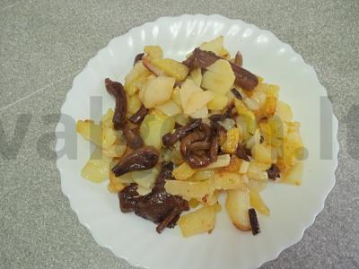 Pievagrybiai, kepti su bulvėmis alyvuogių aliejuje Žingsnis 7