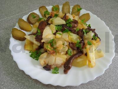 Pievagrybiai, kepti su bulvėmis alyvuogių aliejuje pagrindine nuotrauka