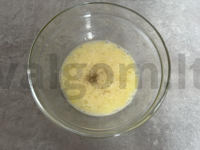 Kiaušiniai su tunu Žingsnis 1