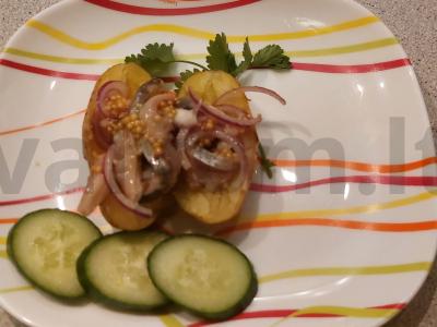 Silkės padažas prie keptų bulvių pagrindine nuotrauka