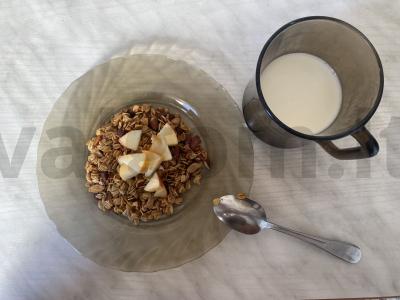 Namų granola pagrindine nuotrauka
