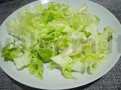 Lengvas salotas su kvapnia vištiena Žingsnis 1