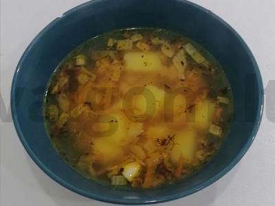 Vegetariškas sriuba su baltais konservuotais pupelėmis pagrindine nuotrauka