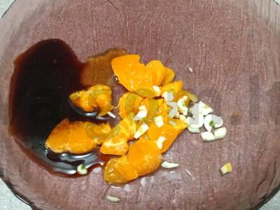 Kepti kiaulienos šonkauliukai, marinuoti mandarinų marinade Žingsnis 3