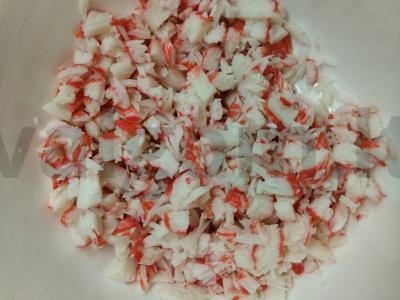 Salotas „Naujas favoritas“ su krabų mėsa ir mandarinai Žingsnis 3