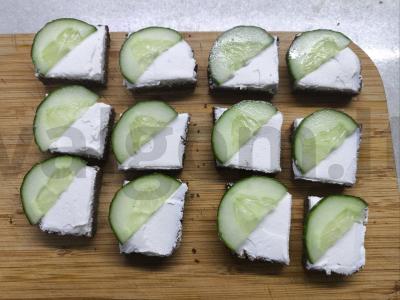 Kanarė su lašiša, agurku ir avokadu Žingsnis 2