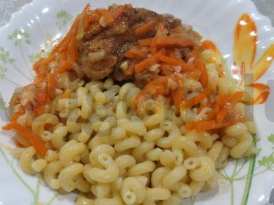 Puikūs šlaunelės pomidorų padaže pagrindine nuotrauka