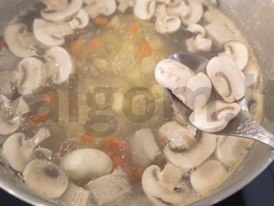 Grybų sriuba su kiaušinių makaronais Žingsnis 6