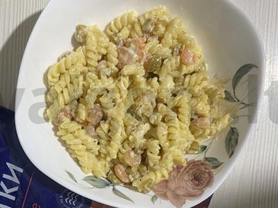 Grietinėlės makaronai su krevetėmis ir alyvuogėmis pagrindine nuotrauka