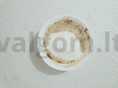 Šokoladinis keksiukas su raugintu pienu ir džiovintais slyvomis Žingsnis 3