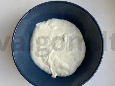 Grietinėlės česnako padažas su mocarela pagrindine nuotrauka