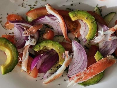 Salotas su Kamčatkos krabu pagrindine nuotrauka