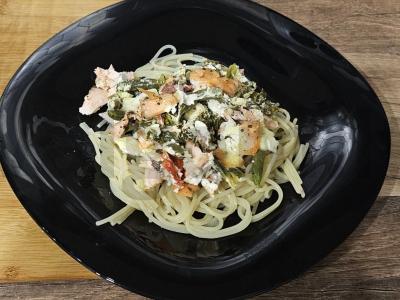 Spagečiai su kepta upėtakiu ir žaliąja pupelių Žingsnis 6