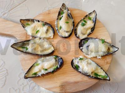 Midijos, keptos česnako-majonezo padaže pagrindine nuotrauka