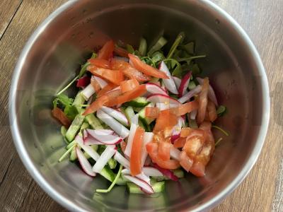 Lengvas salotas su rukola, quinoa ir daržovėmis Žingsnis 4