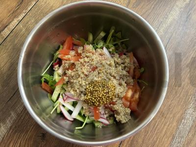 Lengvas salotas su rukola, quinoa ir daržovėmis Žingsnis 6
