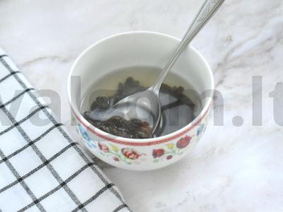 Burokėlių salotos su obuoliu ir razinomis Žingsnis 1