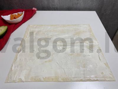 Rulėlis su lašiša ir varškės sūriu Žingsnis 1