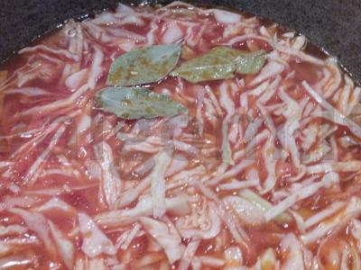 Puikus troškinys su konservuota mėsa, kopūstais ir bulvėmis Žingsnis 3