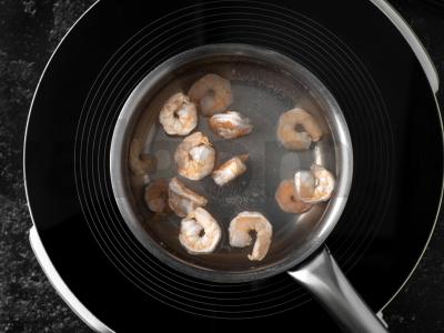 Salotas su čuka ir krevetėmis Žingsnis 3