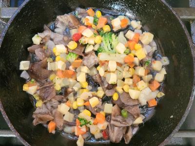 Sultingas omletas su grybais ir daržovėmis kaimišku stiliumi Žingsnis 2