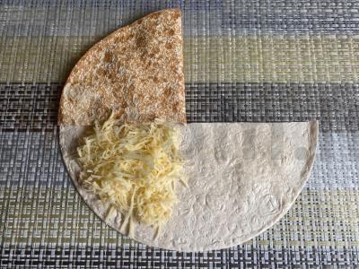 Tortilija su šašliku, sūriu ir agurku Žingsnis 3