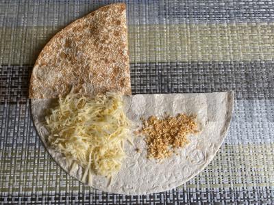 Tortilija su šašliku, sūriu ir agurku Žingsnis 4